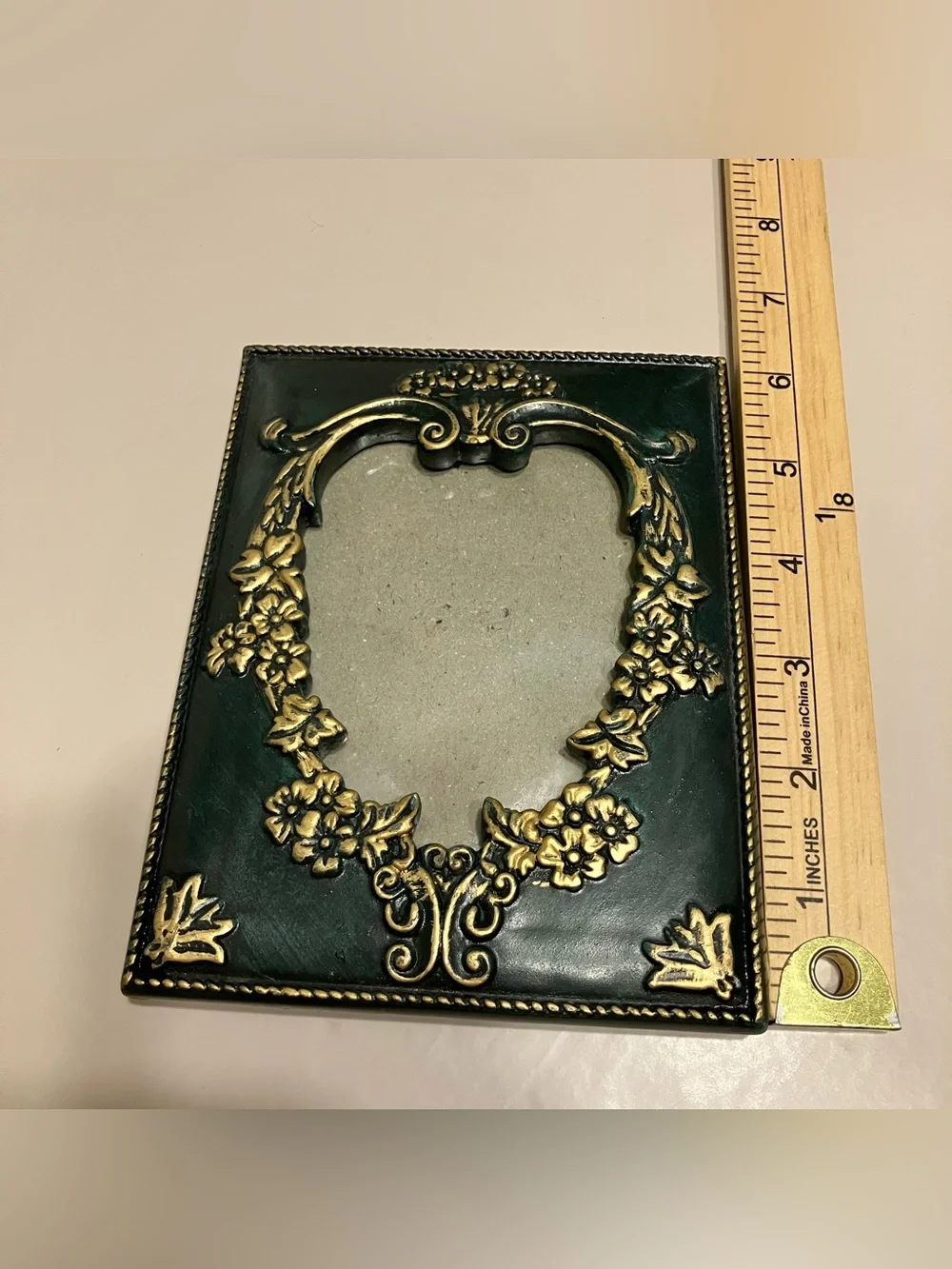 Vintage Victorian Ornate Style‎ Standing Picture Frame Green Gold Heart 3.5x5
